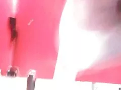 اسپرم از گربه کونزن خارجی جاری است