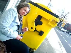 دو تاجر كس كير كون دستور داد كه روسپی های مطیع را در قلعه تنظیم كنند
