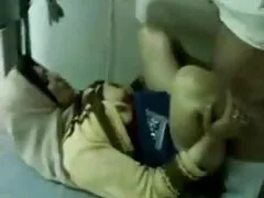 سبزه زرق و برق کیردرداخل کس دار در نقش شلخته خانگی