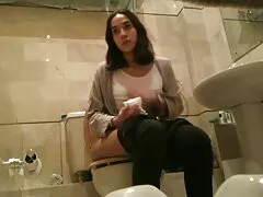 یک عکس کون وکس سکسی متجاوز سرخ رنگ افسر پلیس را گرفت