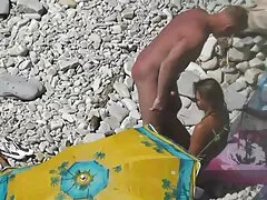 پدربزرگ پیر یک عکس سکسی کون و کس دختر مست را لعنتی کرد